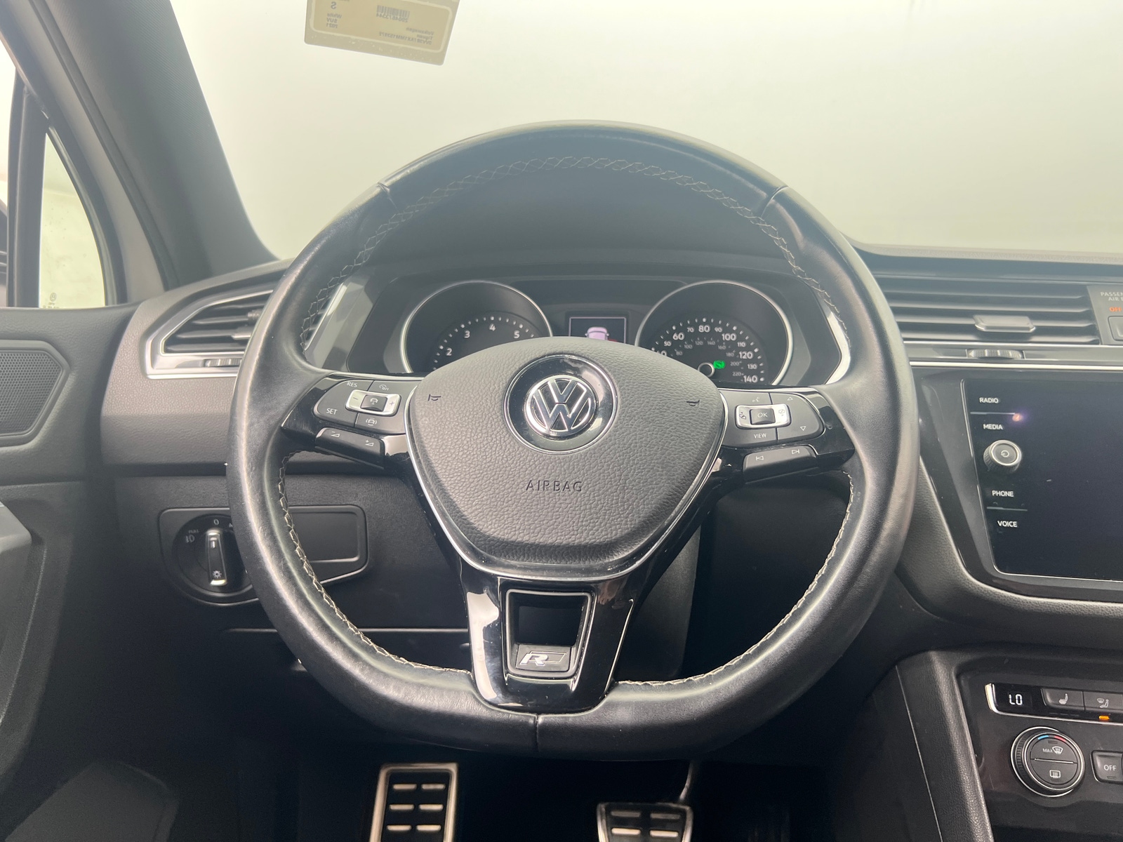 Thumbnail: 2021 Volkswagen Tiguan - 4