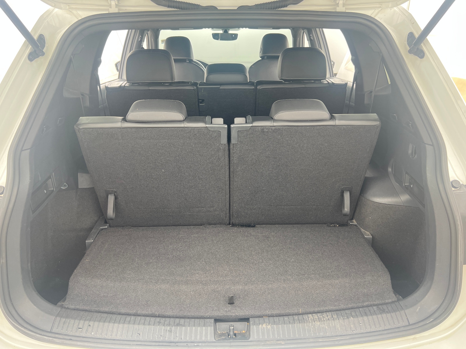 Thumbnail: 2021 Volkswagen Tiguan - 6