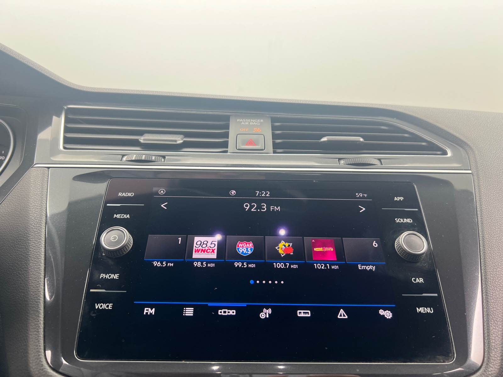 Thumbnail: 2021 Volkswagen Tiguan - 3