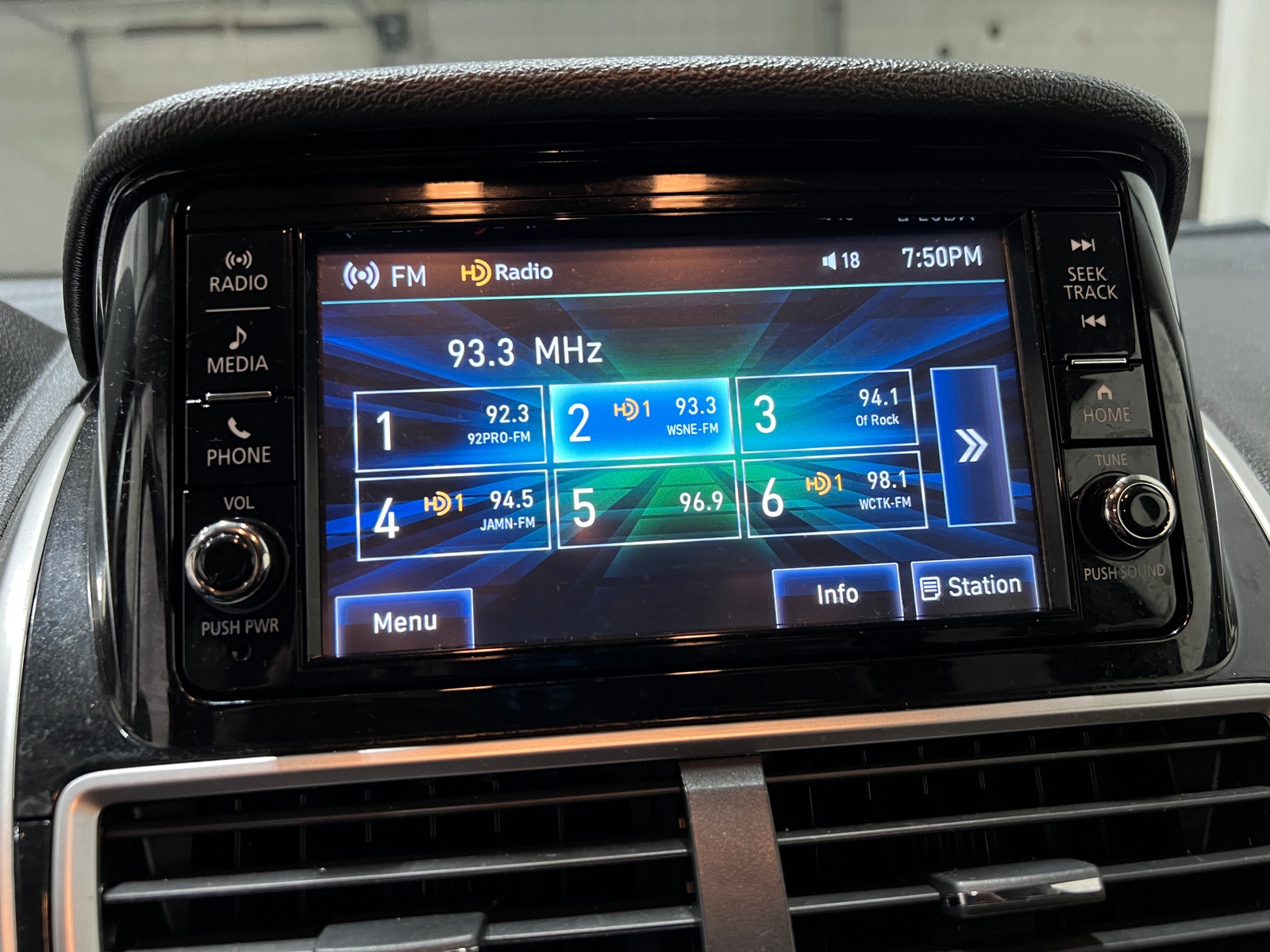 Thumbnail: 2020 Mitsubishi Eclipse Cross - 4