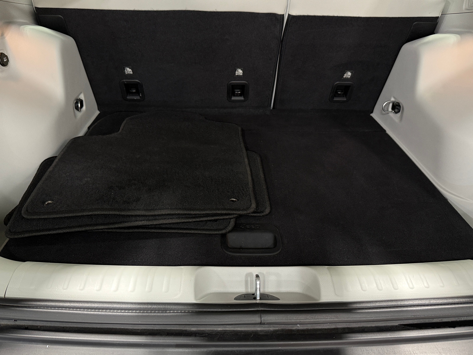 Thumbnail: 2021 Jeep Cherokee - 6