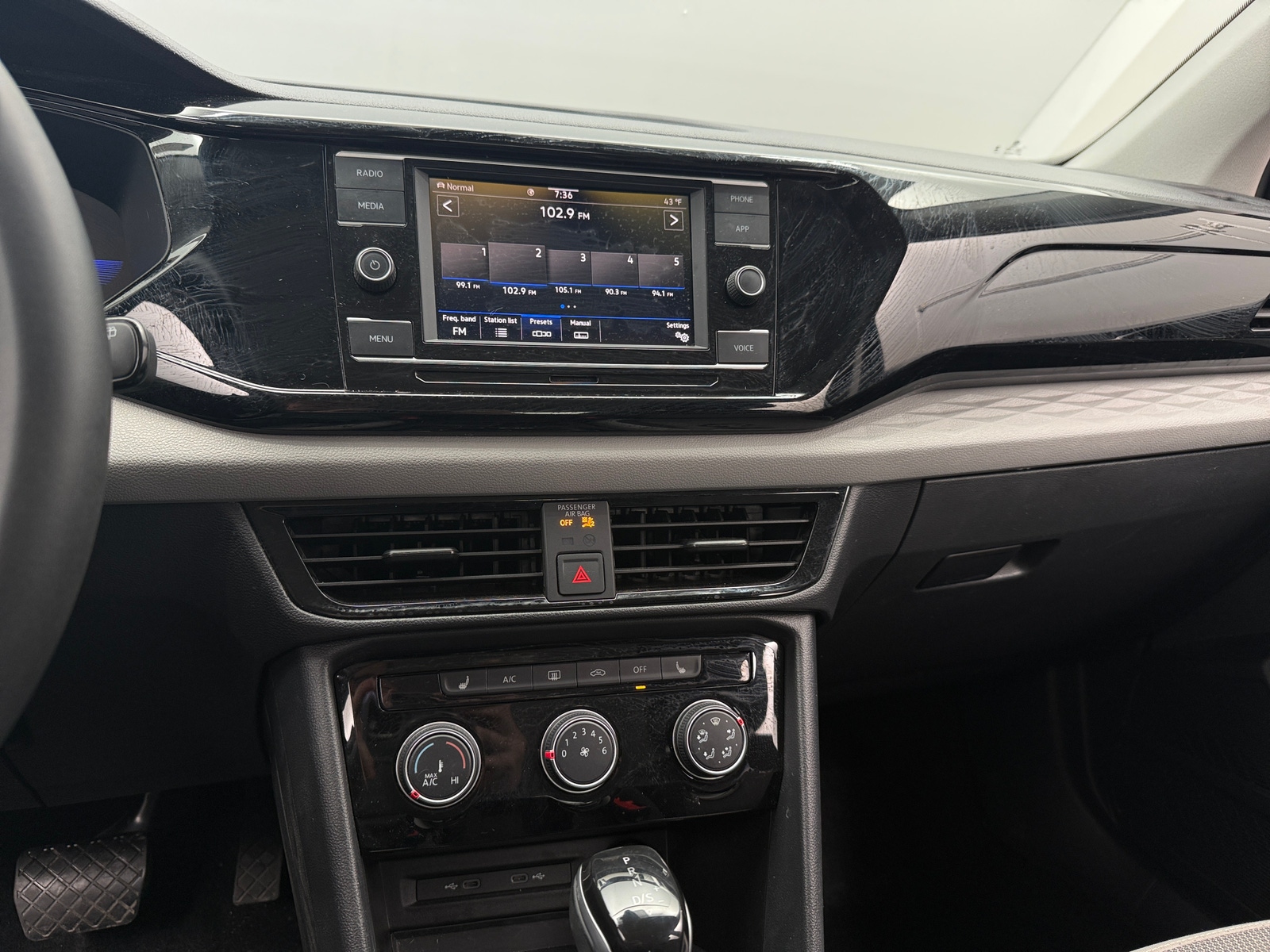 Thumbnail: 2023 Volkswagen Taos - 4