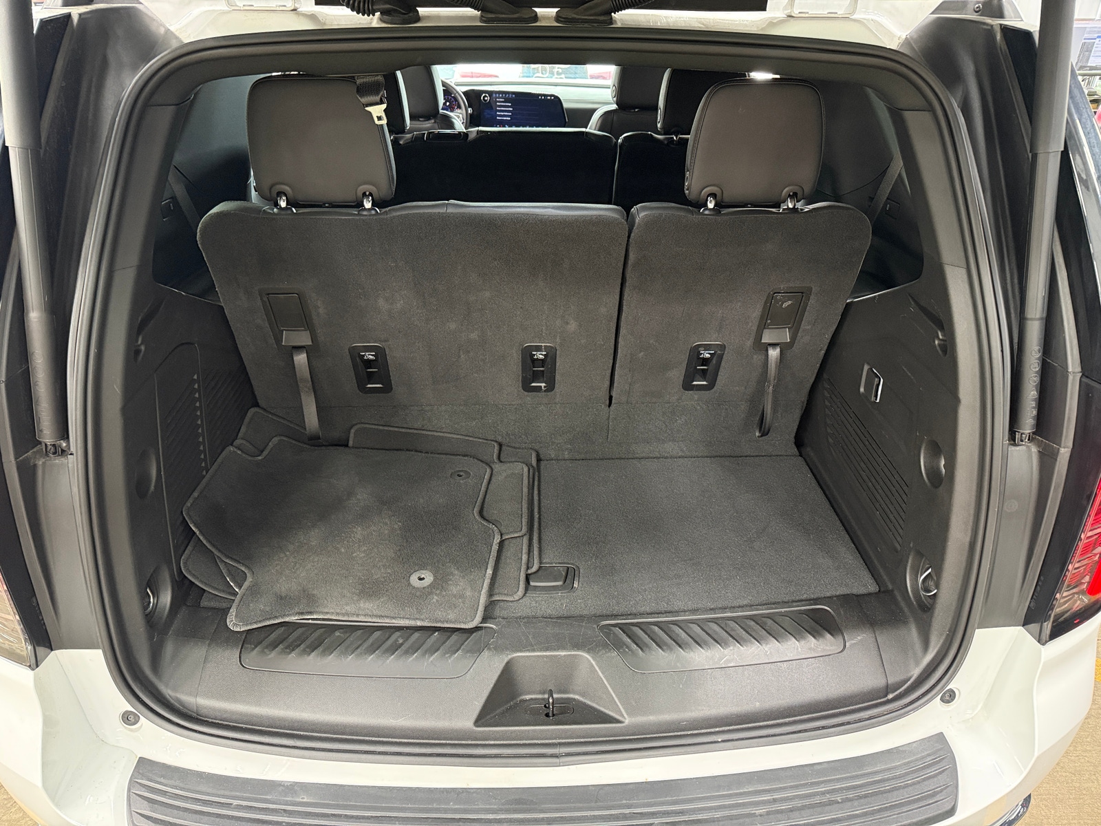 Thumbnail: 2025 Chevrolet Tahoe - 6