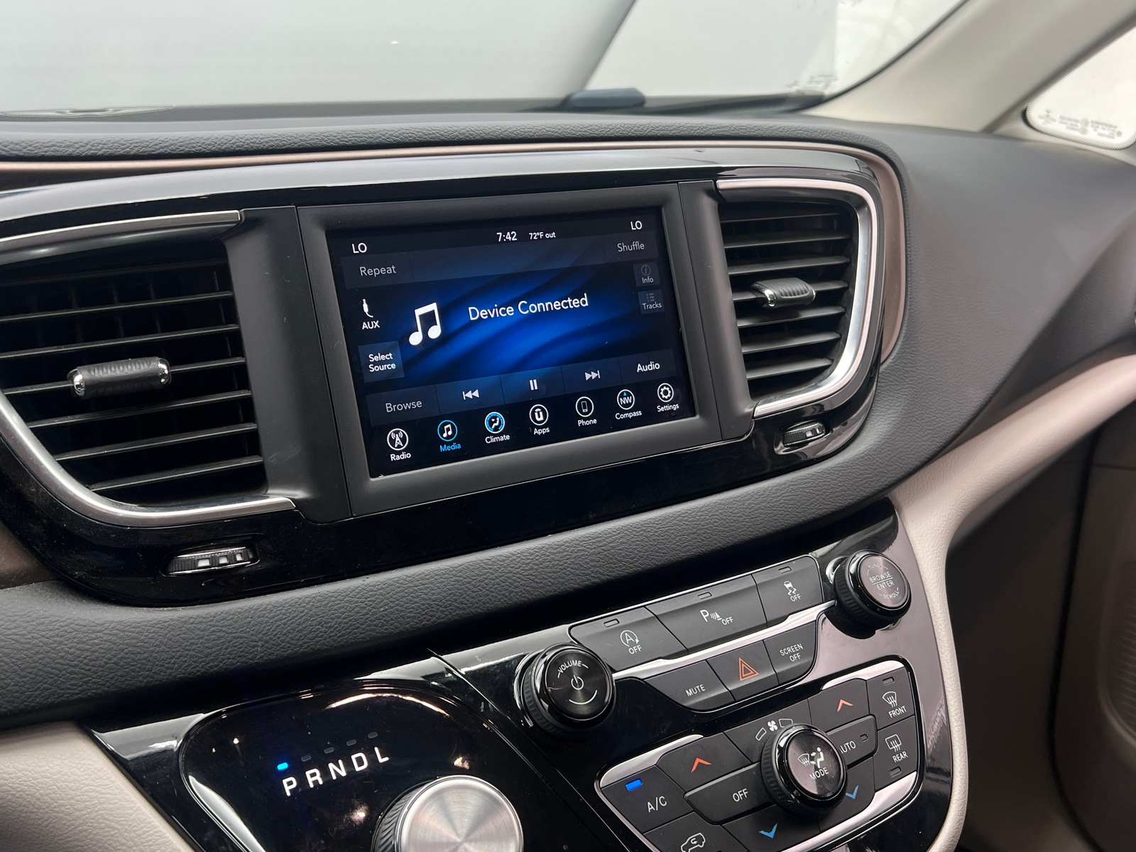 Thumbnail: 2019 Chrysler Pacifica - 4