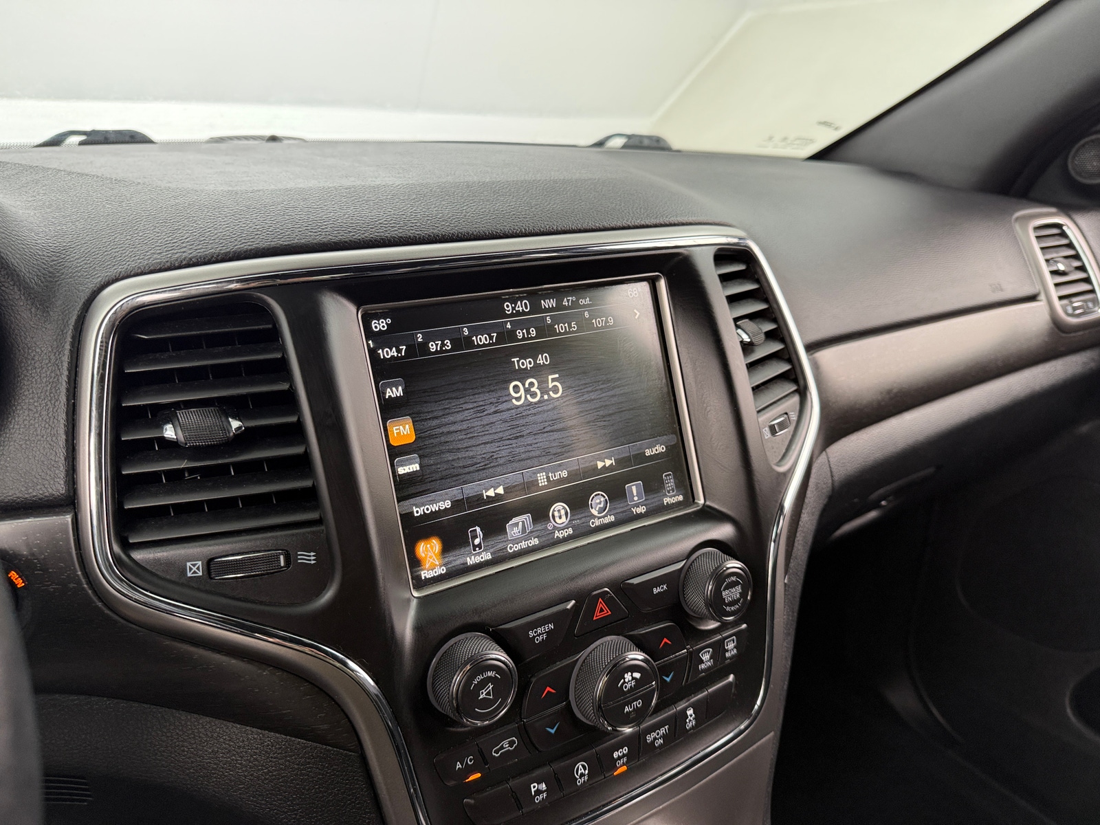 Thumbnail: 2017 Jeep Grand Cherokee - 3