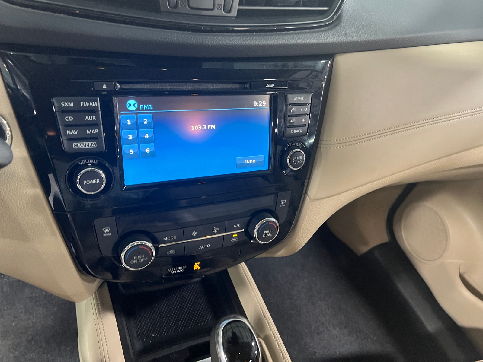 Thumbnail: 2017 Nissan Rogue - 3