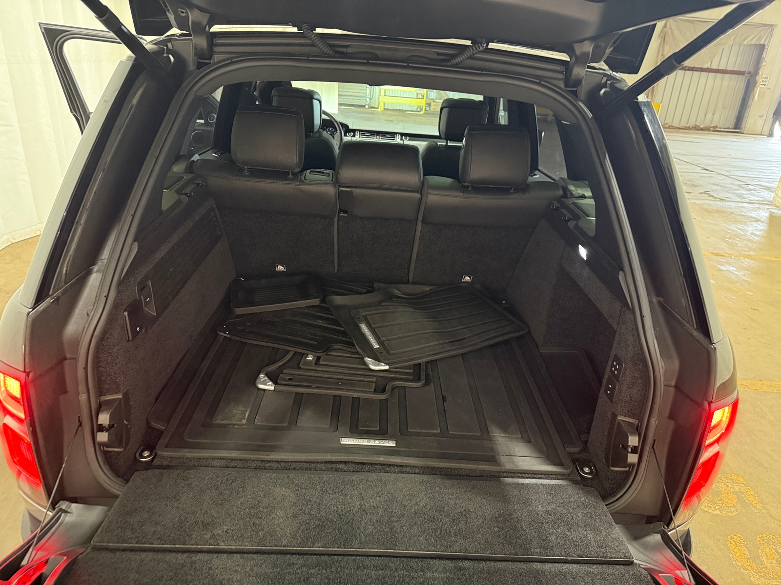 Thumbnail: 2019 Land Rover Range Rover - 6