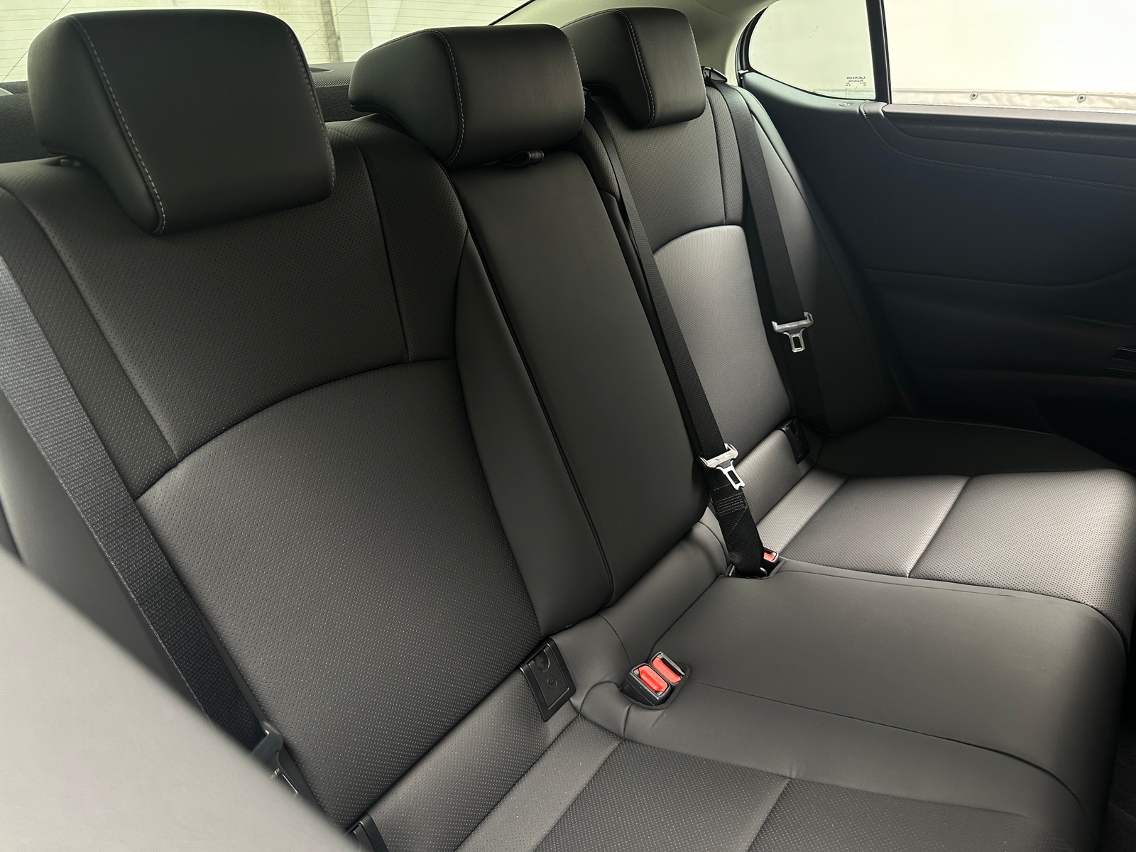 Thumbnail: 2025 Lexus ES - 5