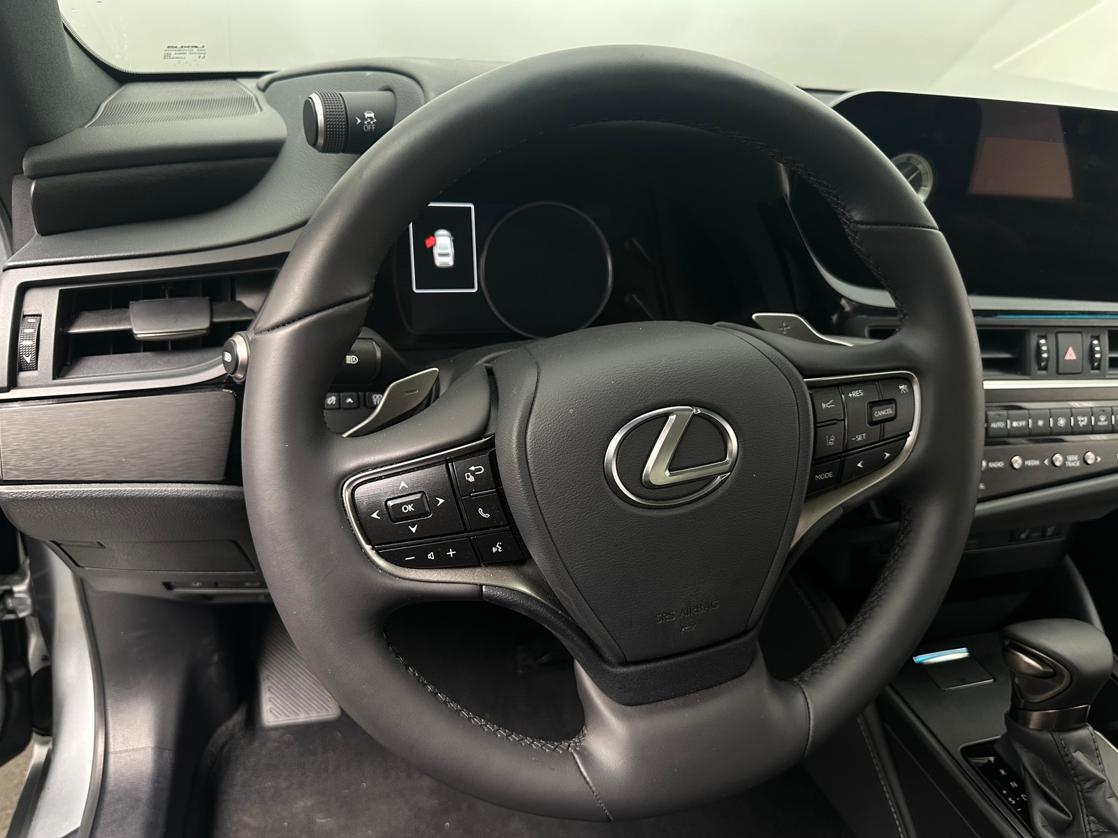 Thumbnail: 2025 Lexus ES - 4