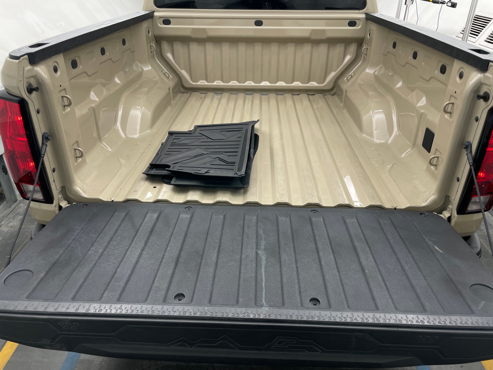 Thumbnail: 2023 Chevrolet Colorado - 7