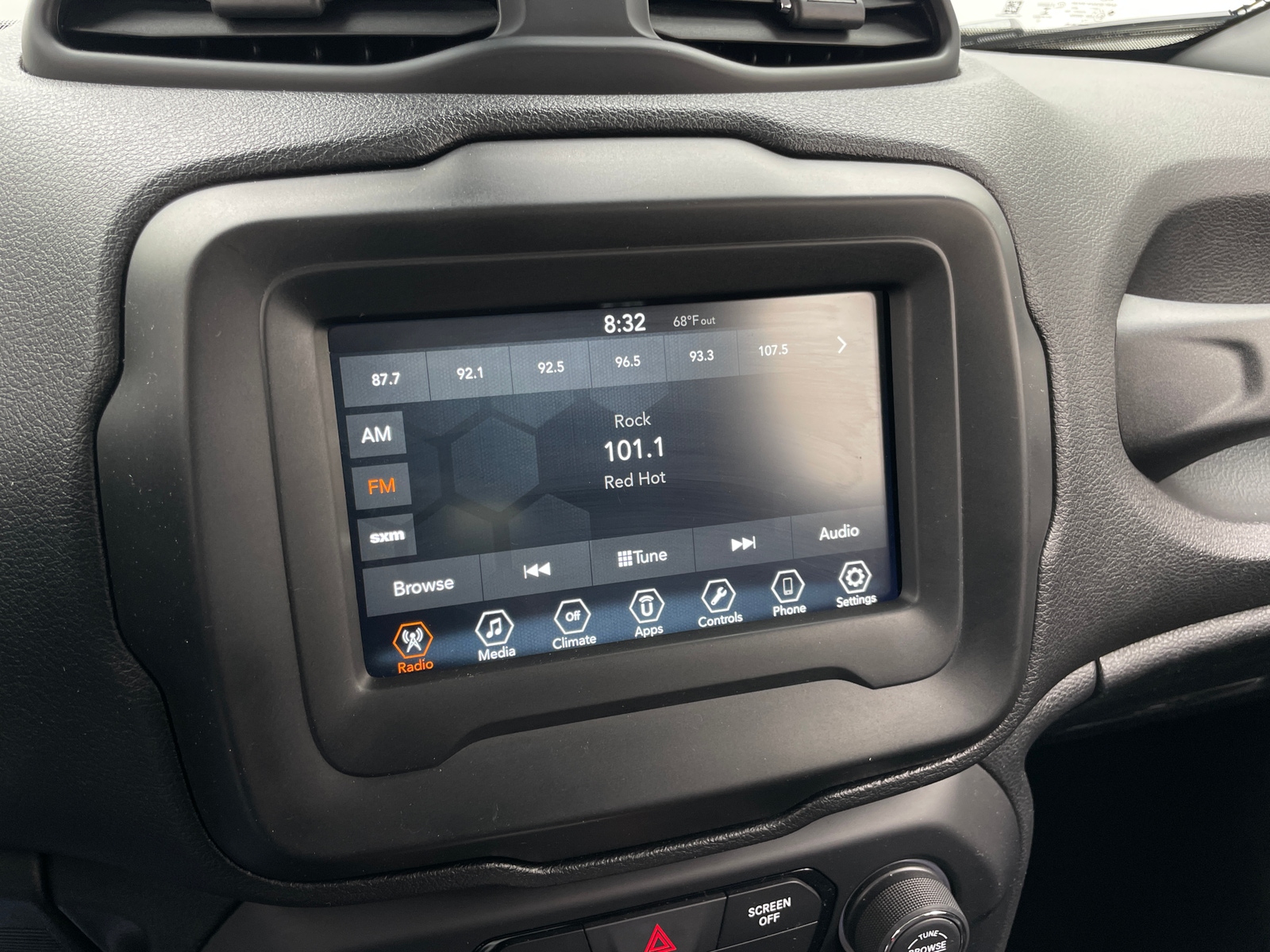 Thumbnail: 2018 Jeep Renegade - 4