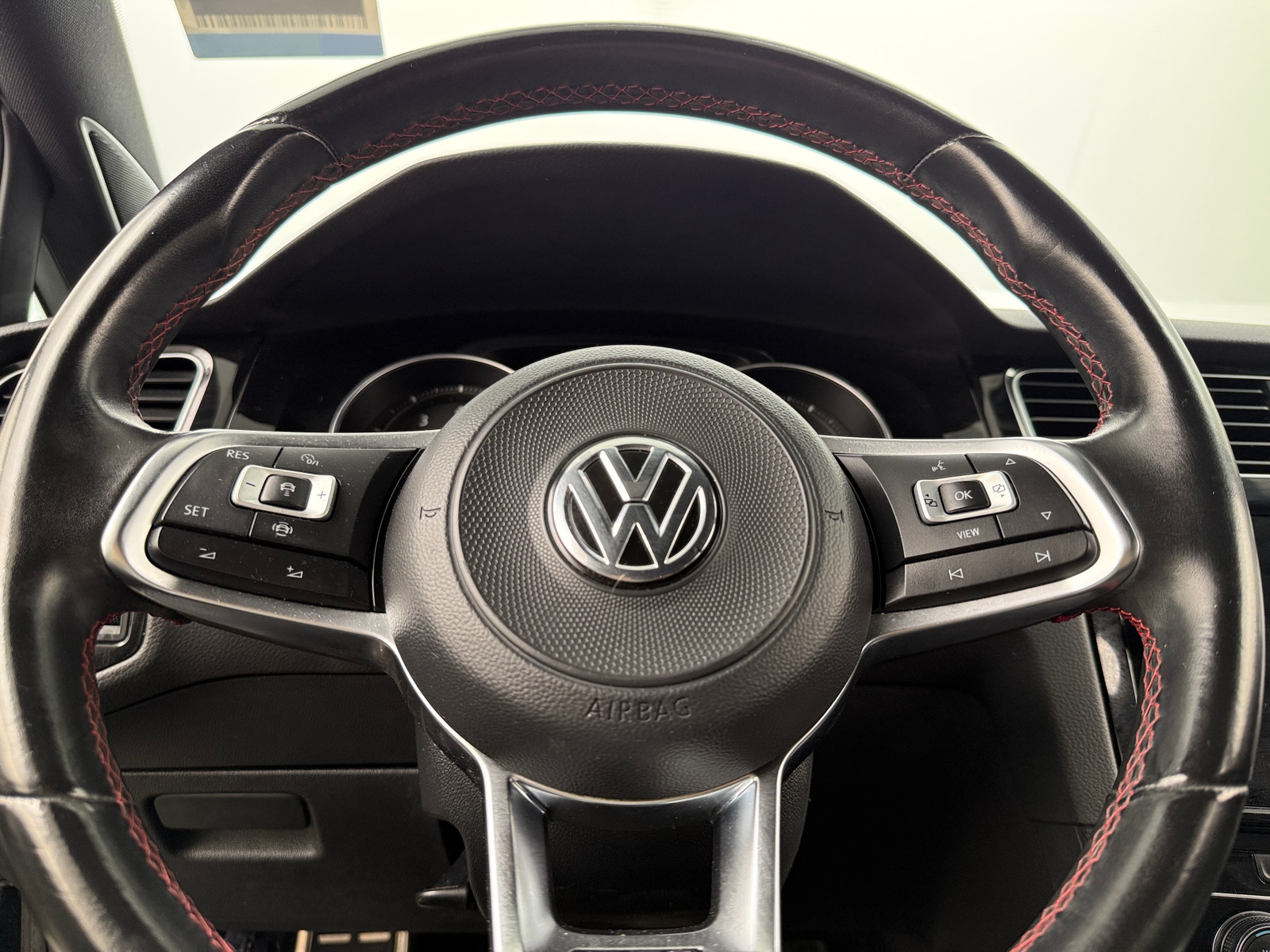 Thumbnail: 2019 Volkswagen Golf - 4