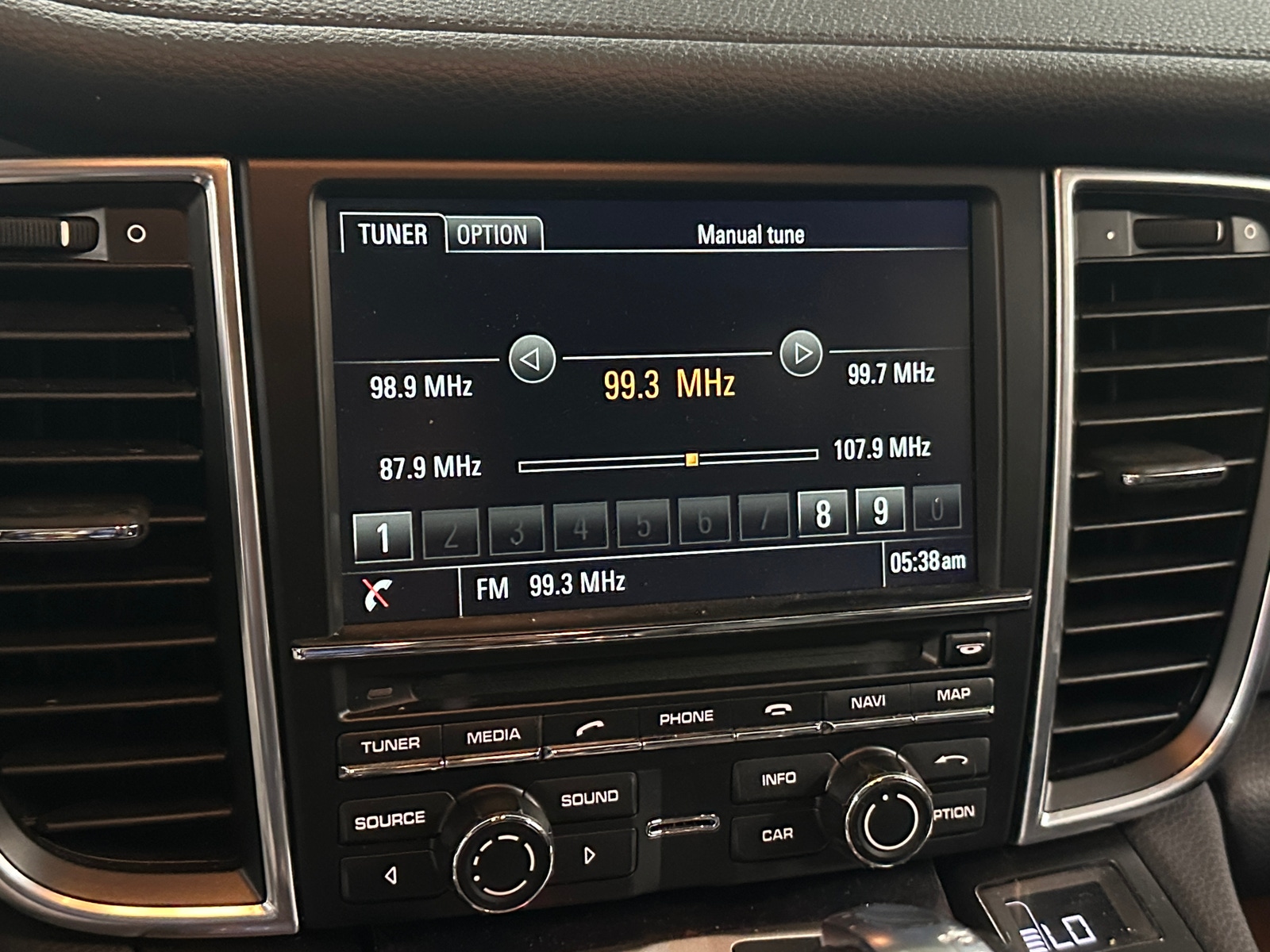 Thumbnail: 2016 Porsche Panamera - 3