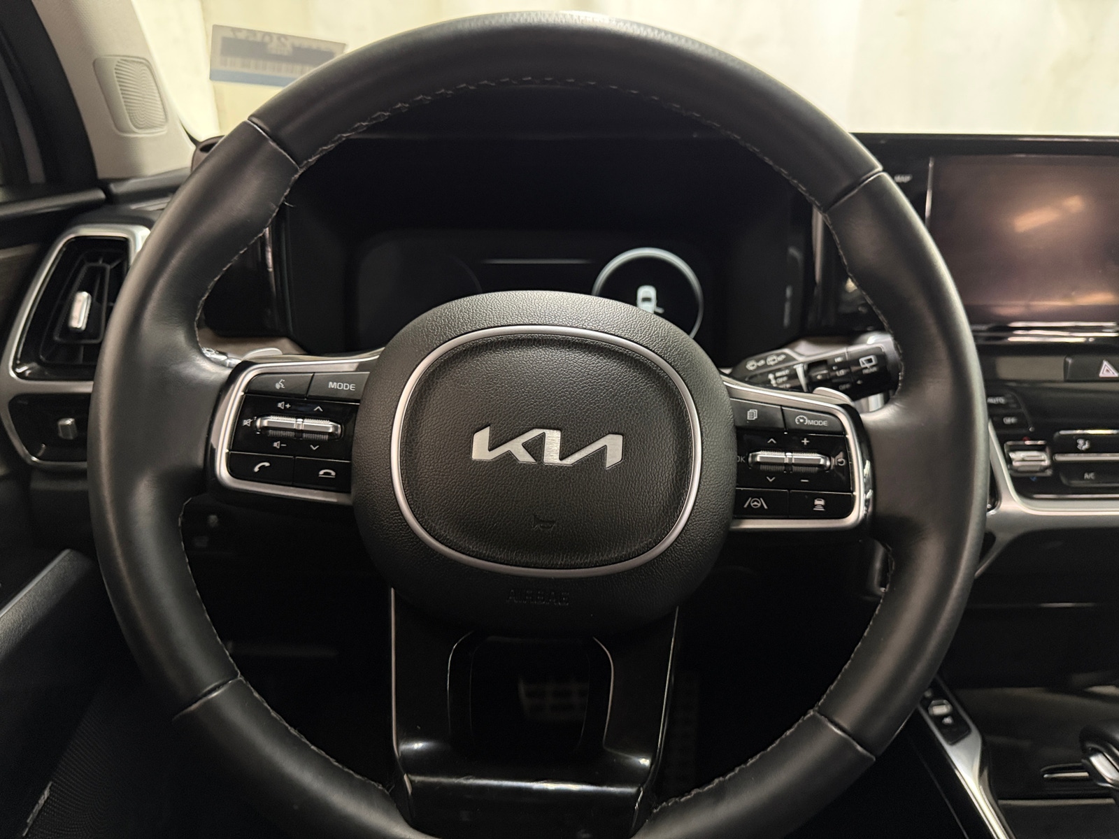 Thumbnail: 2022 Kia Sorento - 4