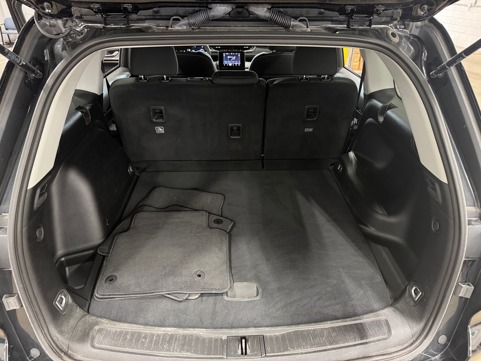 Thumbnail: 2023 Jeep Grand Cherokee - 7