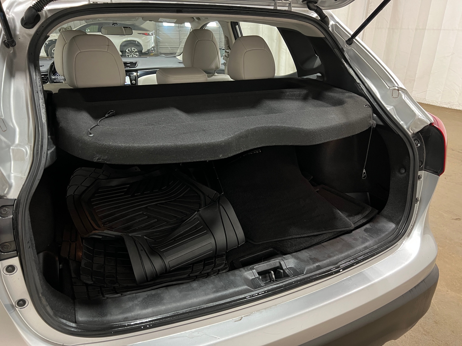 Thumbnail: 2018 Nissan Rogue Sport - 6