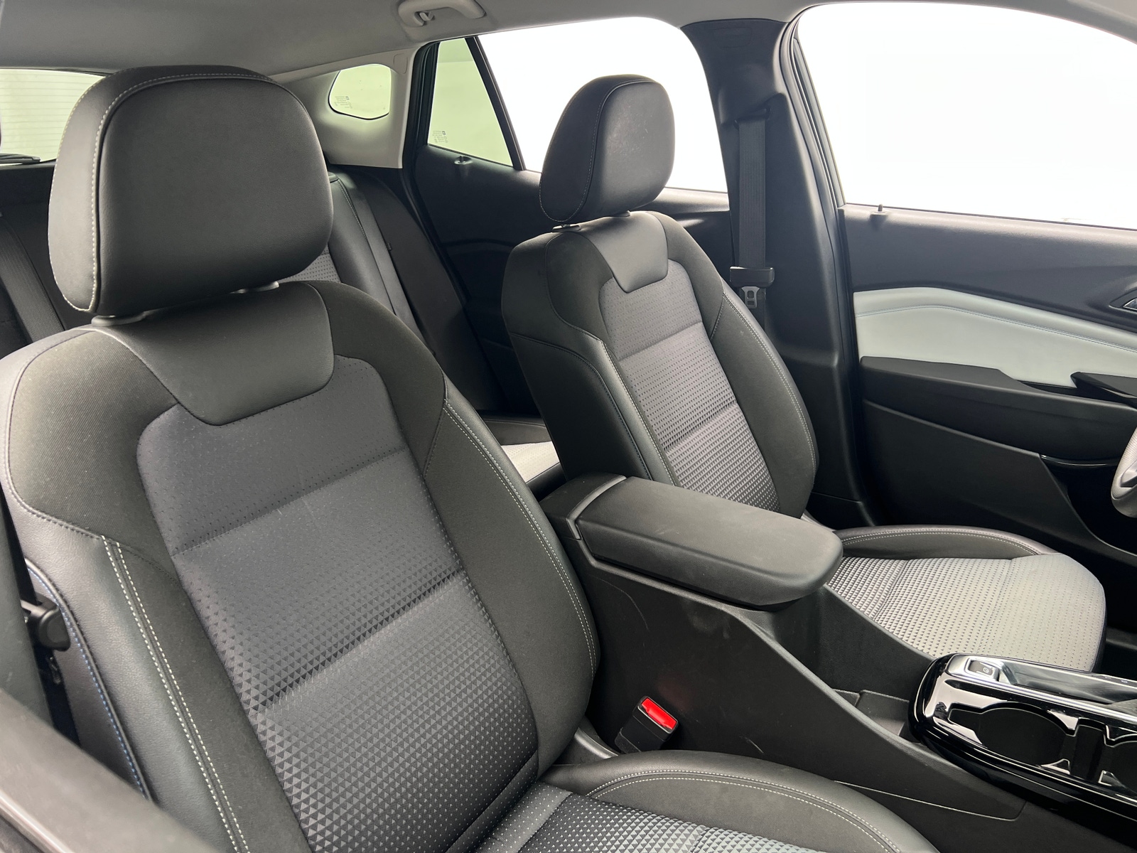 Thumbnail: 2025 Chevrolet Trax - 2