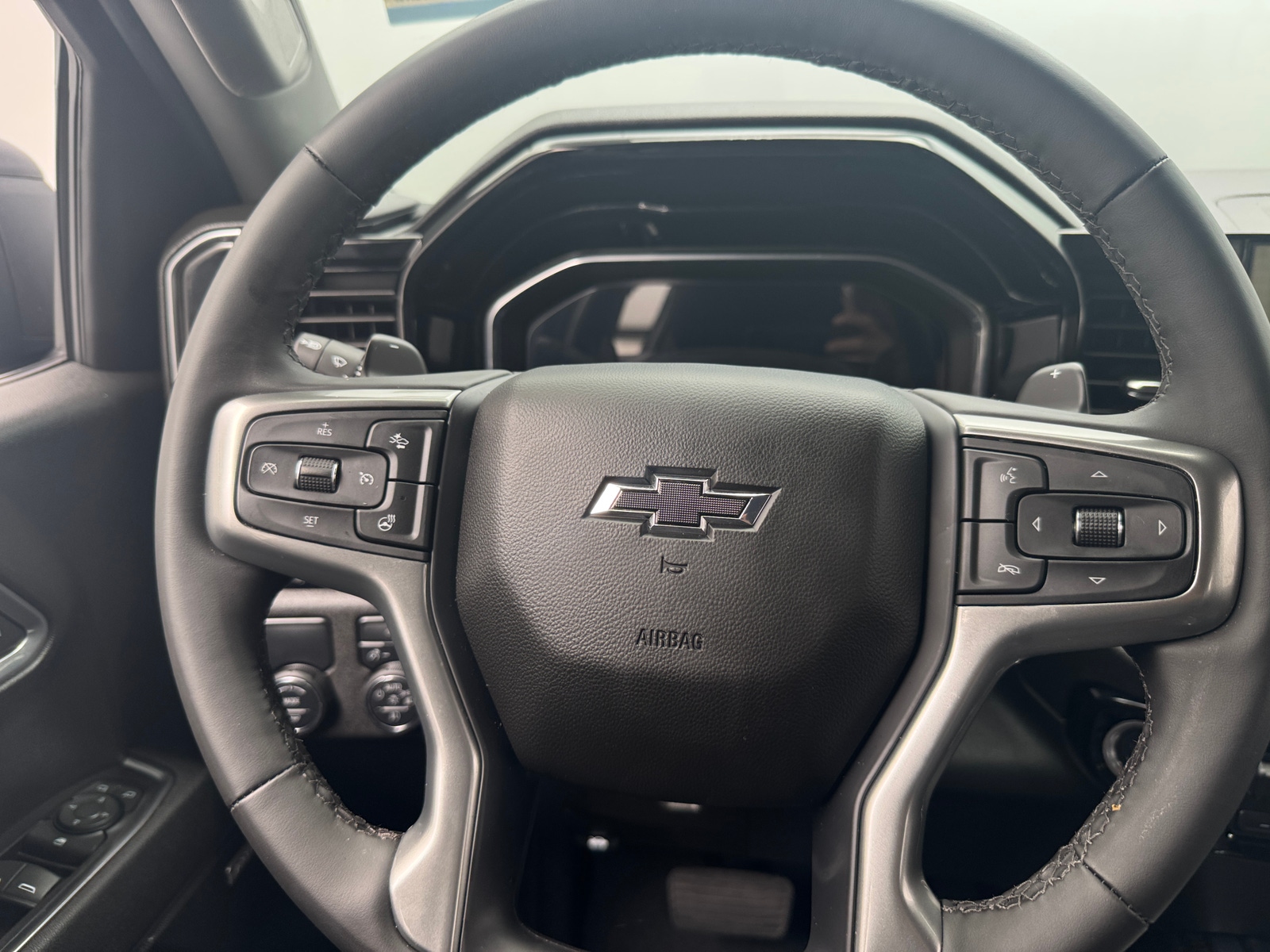 Thumbnail: 2025 Chevrolet Silverado 1500 - 5