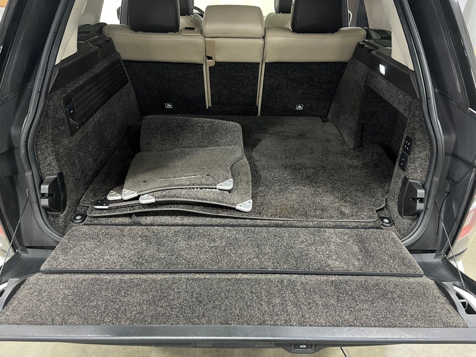 Thumbnail: 2018 Land Rover Range Rover - 6