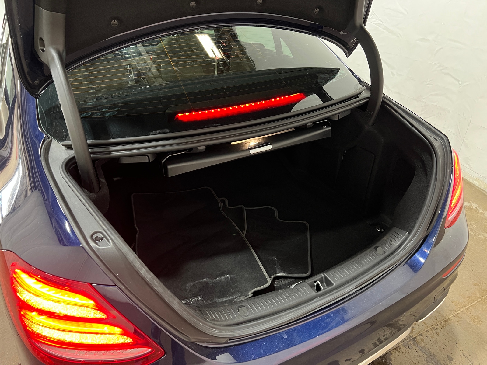 Thumbnail: 2017 Mercedes-Benz E-Class - 6