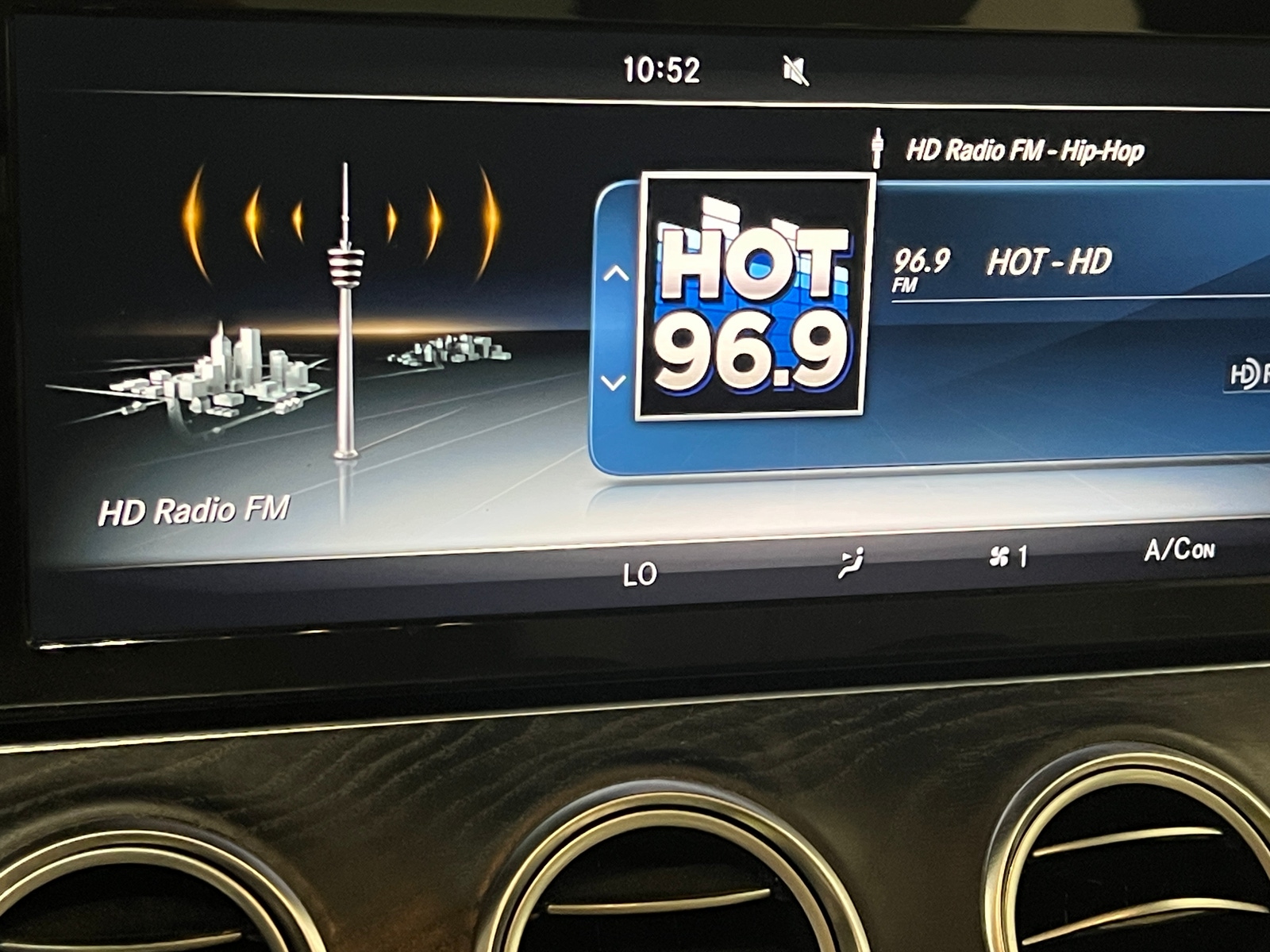 Thumbnail: 2017 Mercedes-Benz E-Class - 3