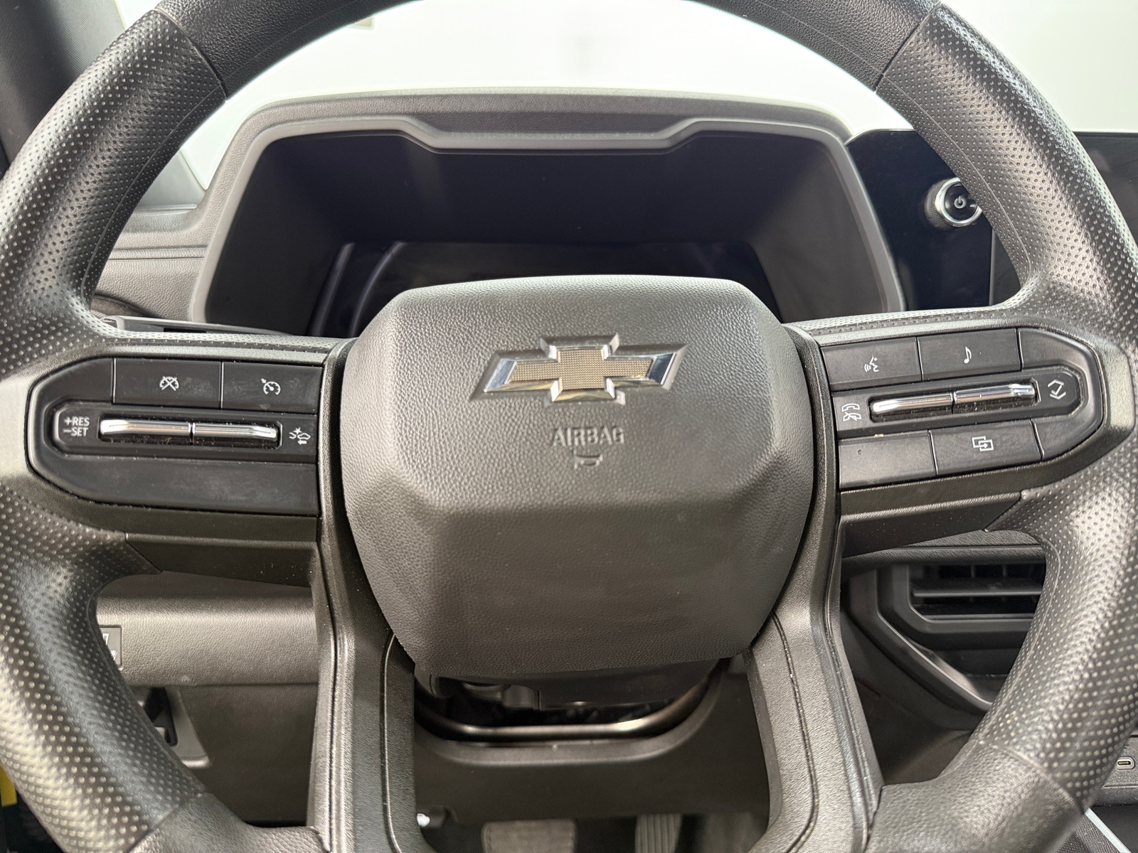 Thumbnail: 2023 Chevrolet Colorado - 5