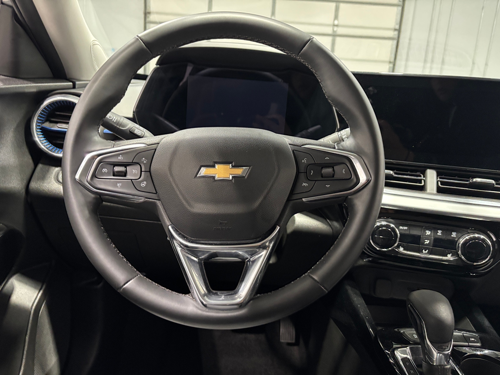 Thumbnail: 2025 Chevrolet Trax - 5