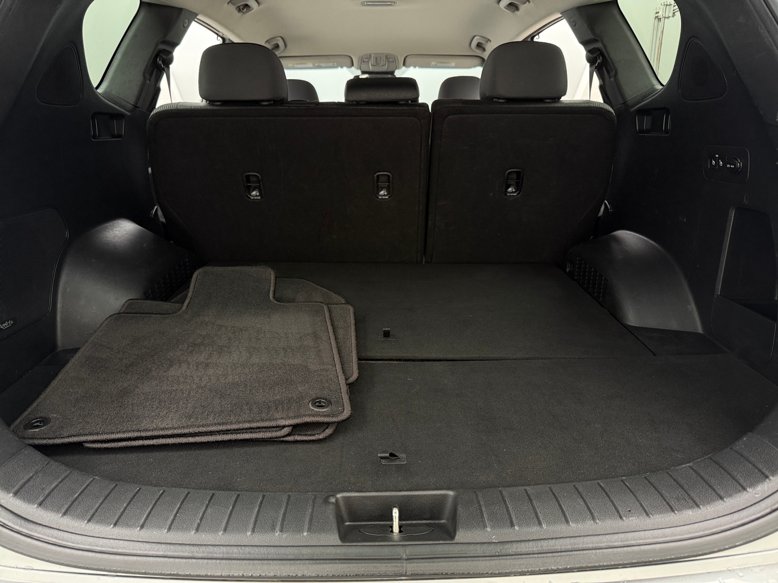 Thumbnail: 2020 Hyundai Santa Fe - 7