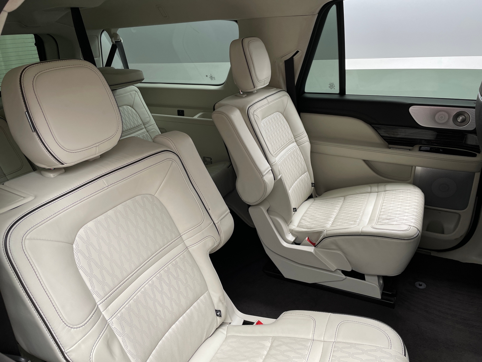 Thumbnail: 2022 Lincoln Navigator L - 5