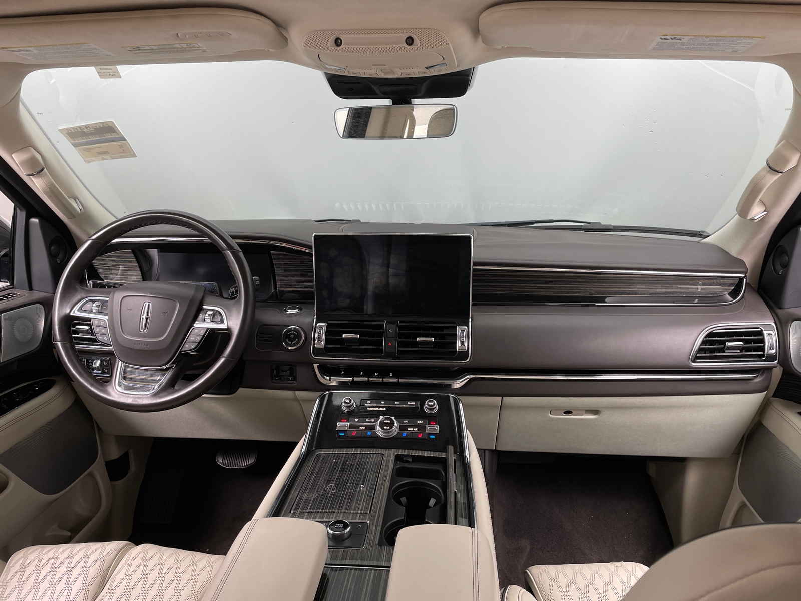 Thumbnail: 2022 Lincoln Navigator L - 2