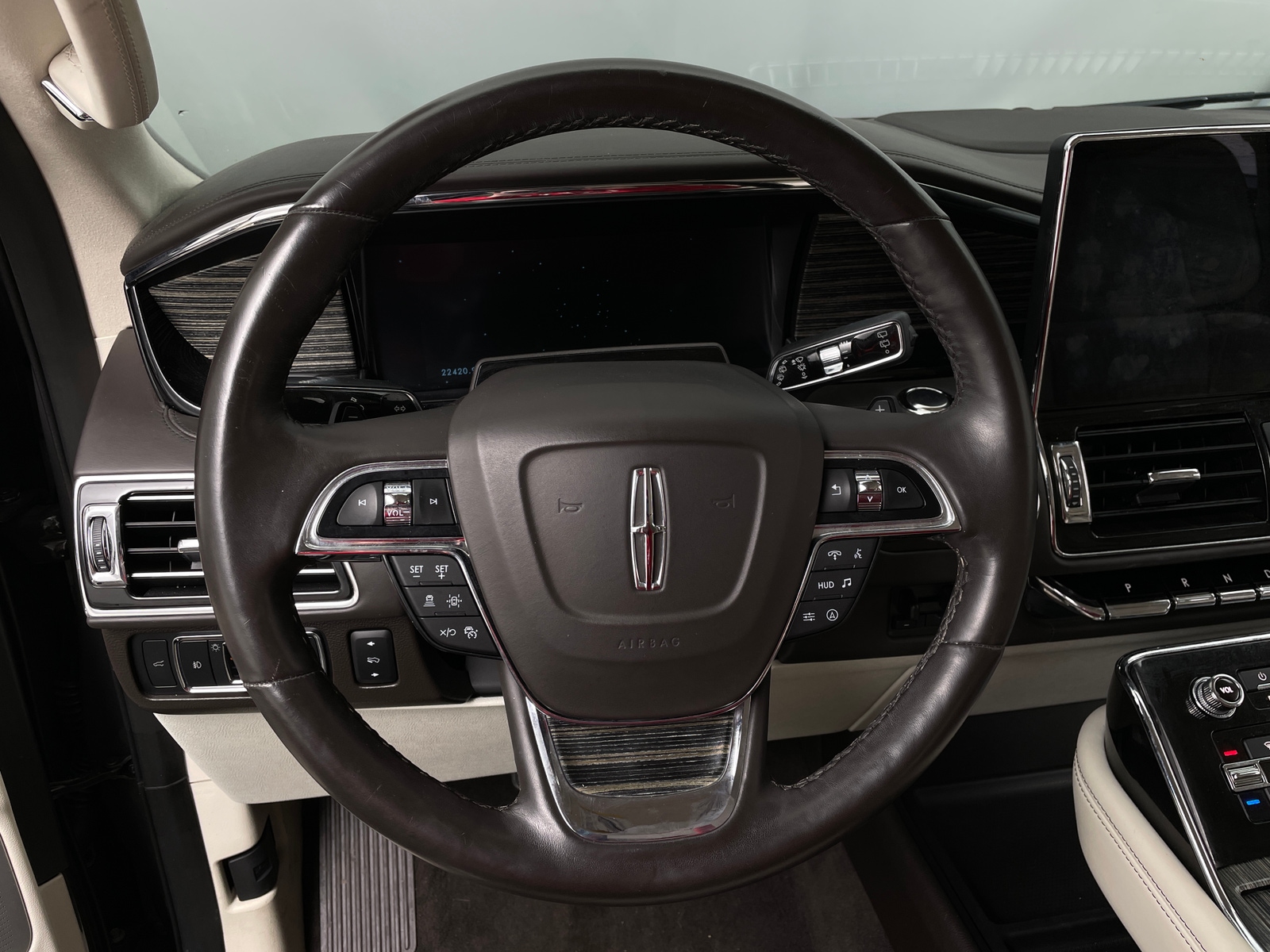 Thumbnail: 2022 Lincoln Navigator L - 4