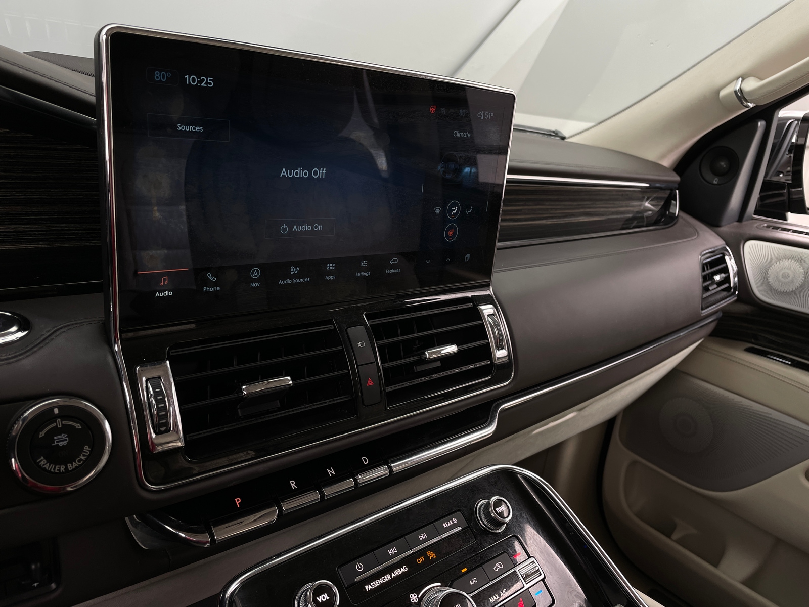 Thumbnail: 2022 Lincoln Navigator L - 3