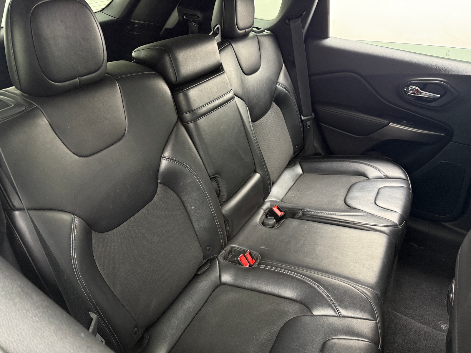 Thumbnail: 2019 Jeep Cherokee - 6