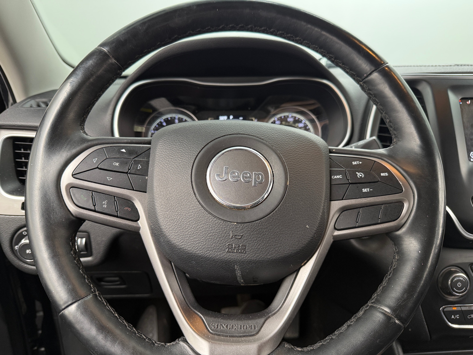 Thumbnail: 2019 Jeep Cherokee - 5