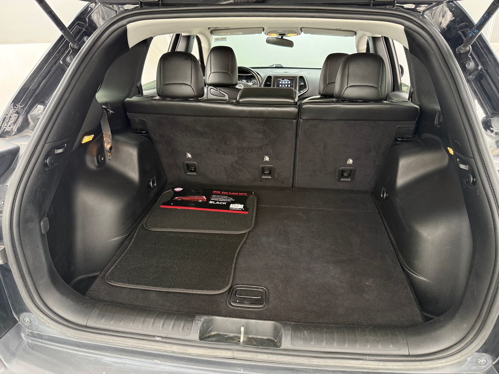 Thumbnail: 2019 Jeep Cherokee - 7