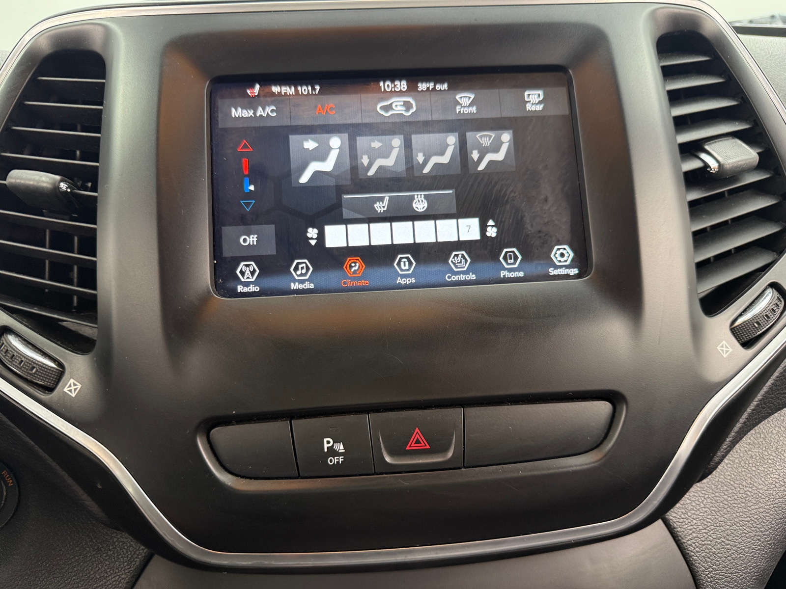 Thumbnail: 2019 Jeep Cherokee - 4