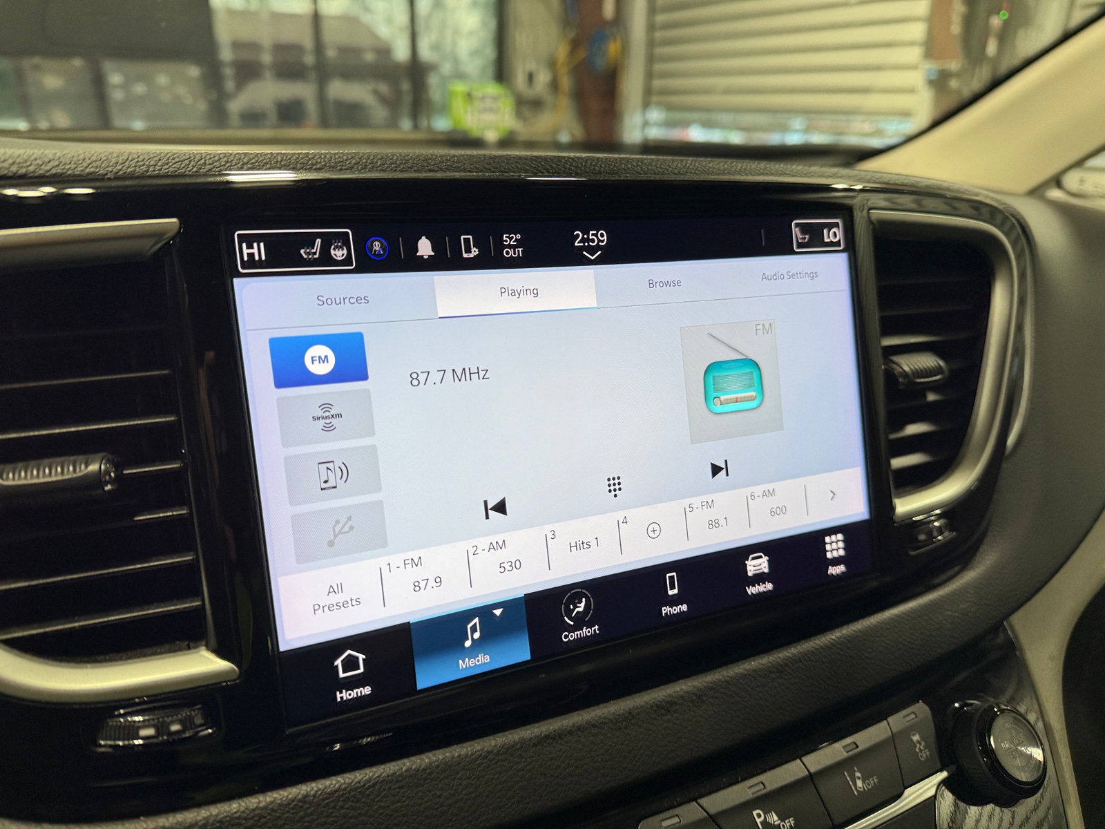 Thumbnail: 2024 Chrysler Pacifica - 3