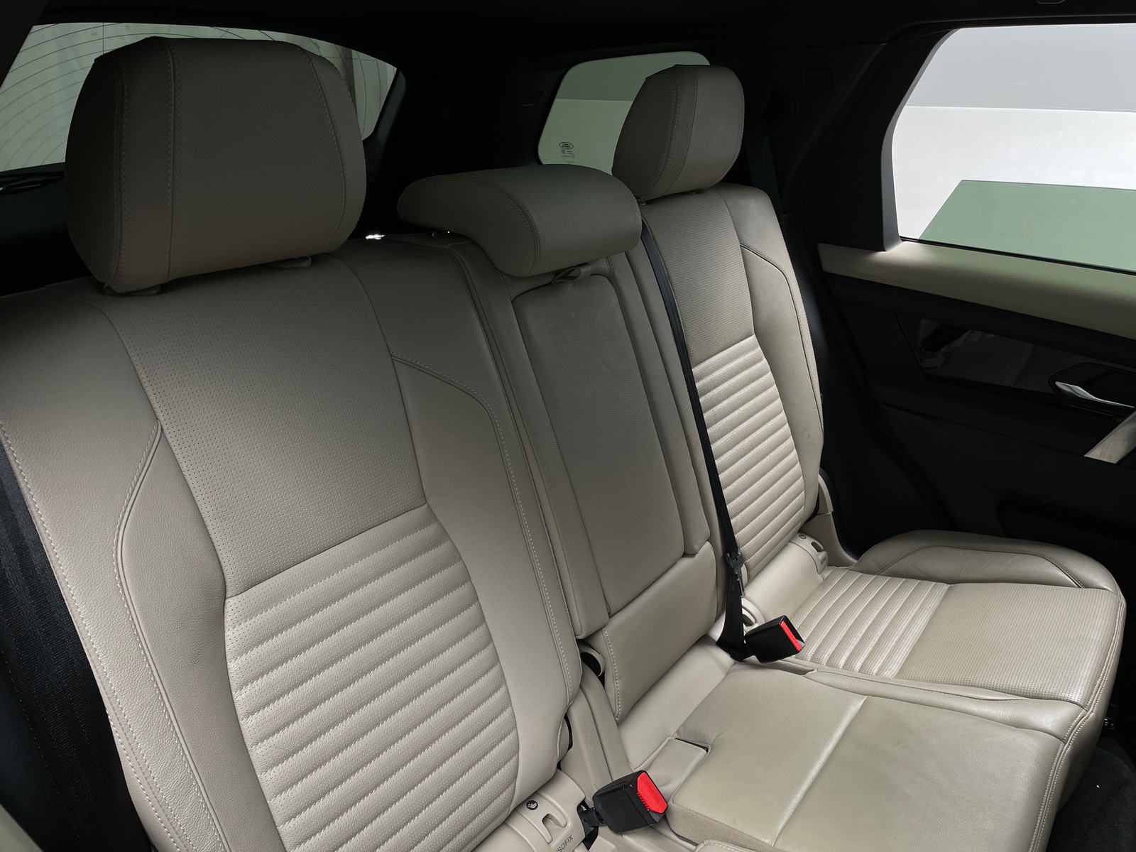 Thumbnail: 2020 Land Rover Discovery Sport - 5