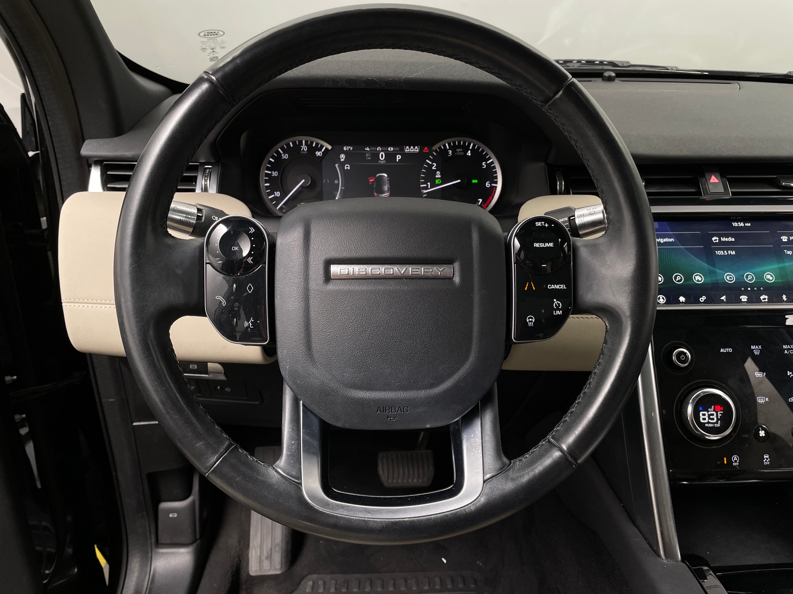 Thumbnail: 2020 Land Rover Discovery Sport - 4