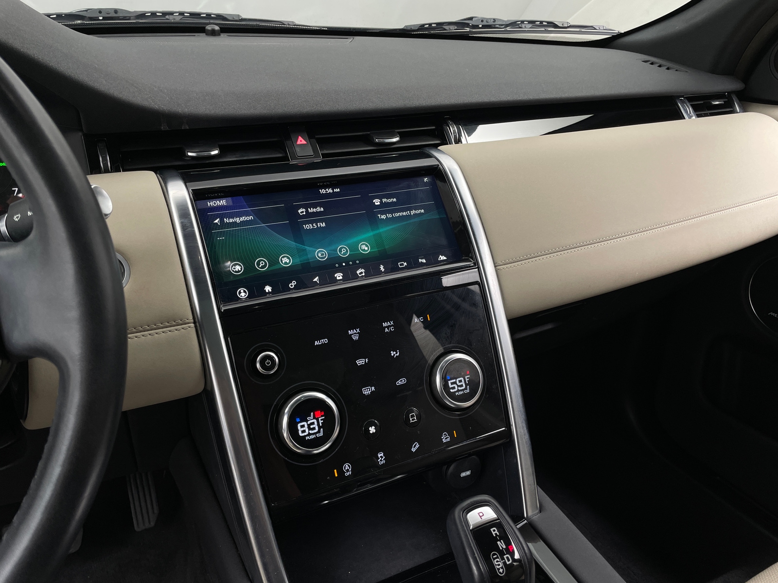 Thumbnail: 2020 Land Rover Discovery Sport - 3