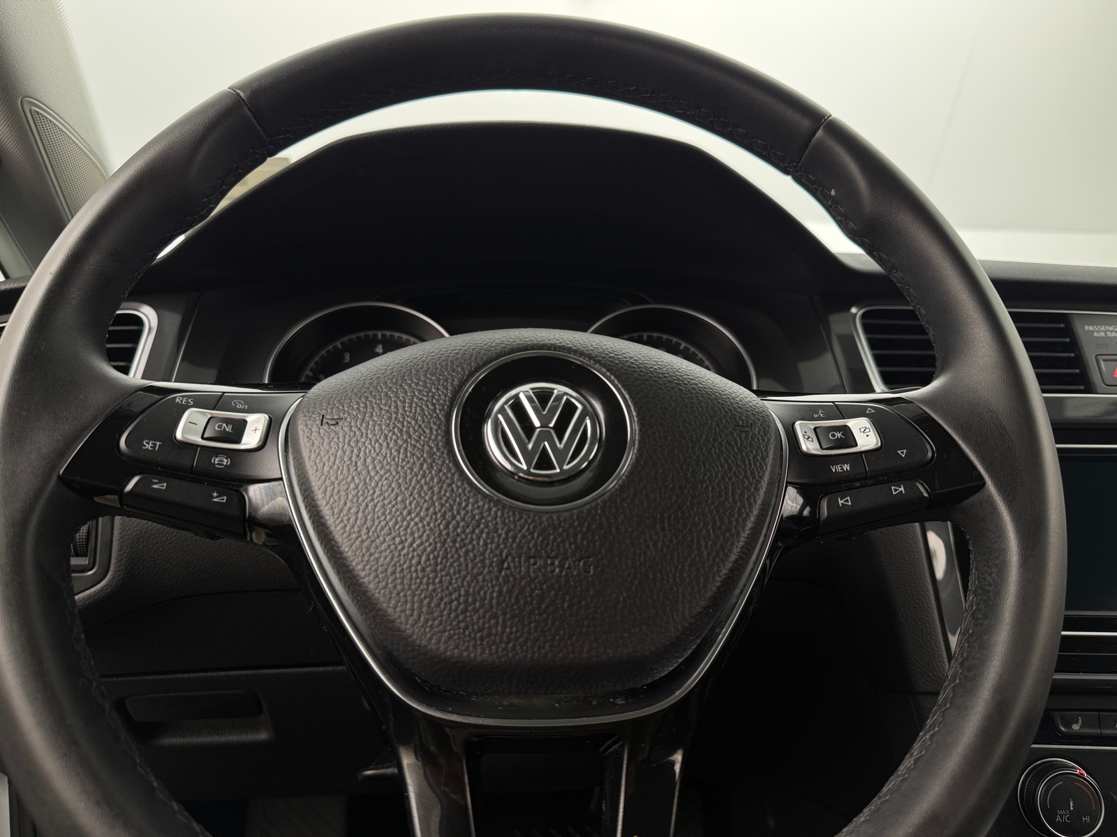 Thumbnail: 2021 Volkswagen Golf - 4