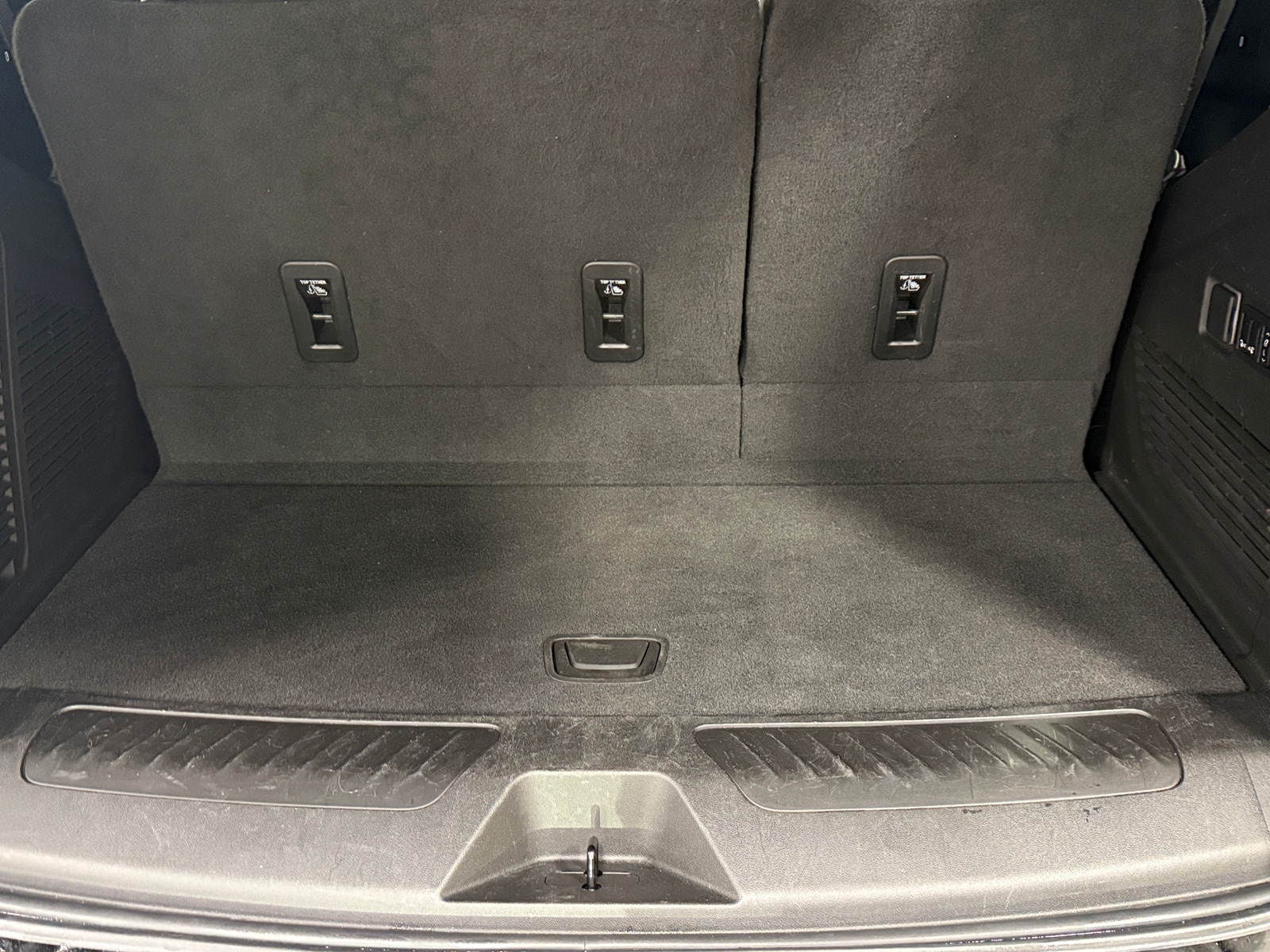 Thumbnail: 2022 Chevrolet Tahoe - 6