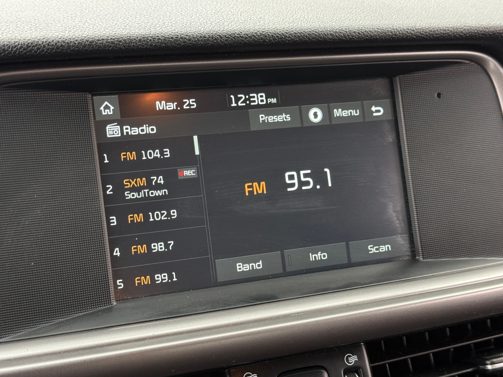 Thumbnail: 2018 Kia Optima - 4