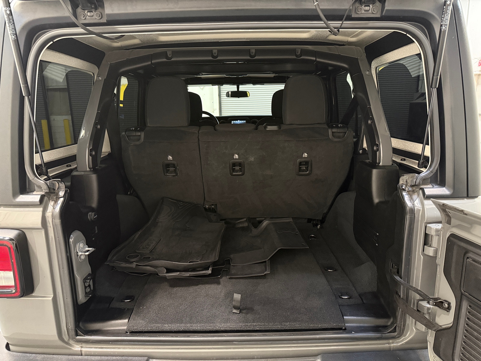 Thumbnail: 2022 Jeep Wrangler - 7