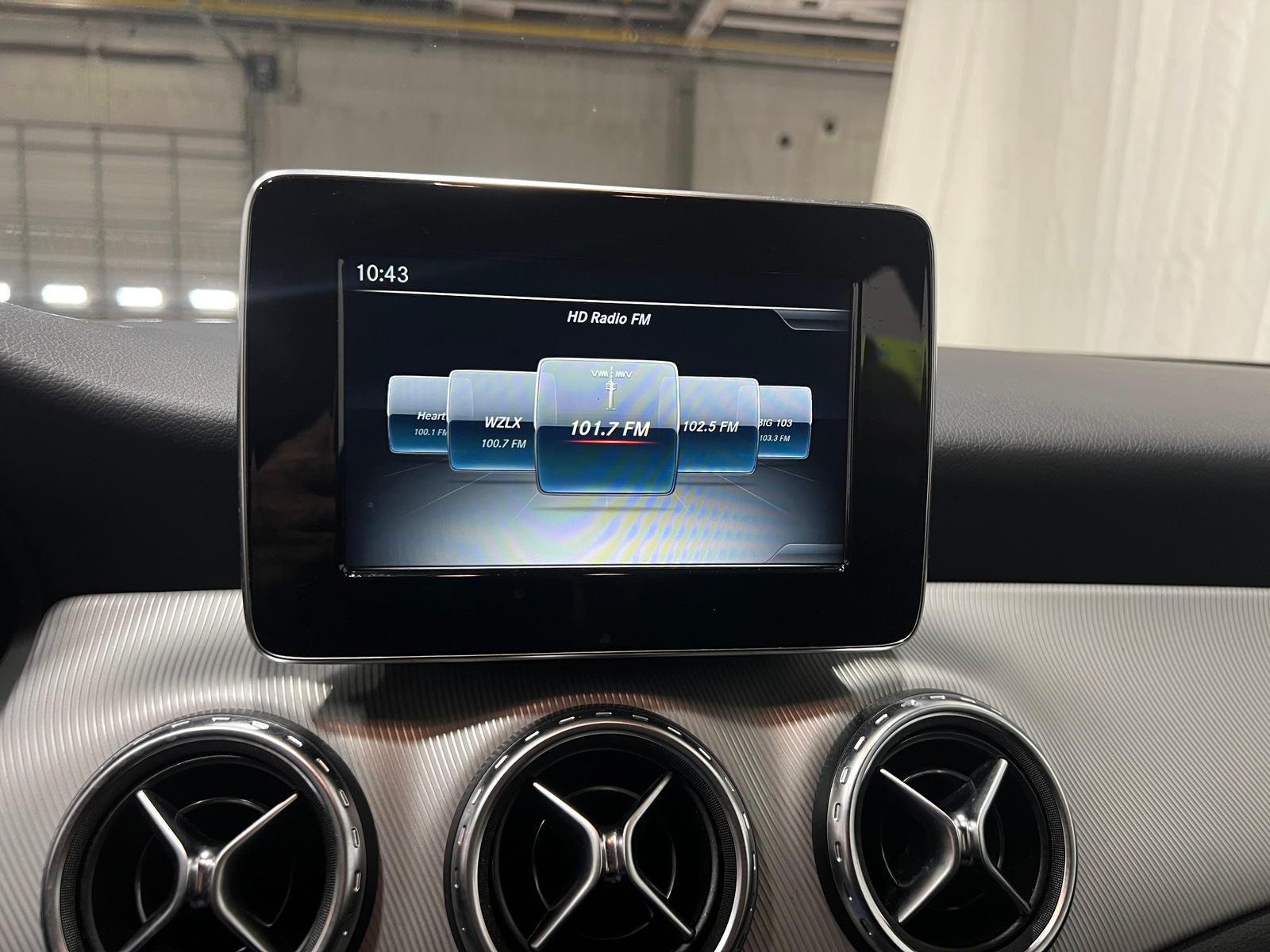 Thumbnail: 2017 Mercedes-Benz GLA - 3