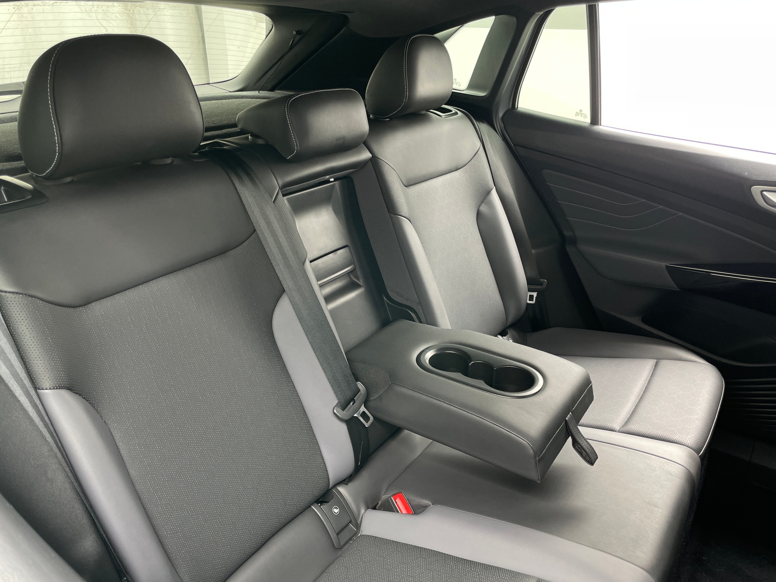 Thumbnail: 2023 Volkswagen ID.4 - 5