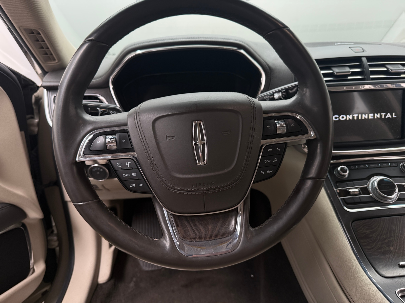 Thumbnail: 2017 Lincoln Continental - 4