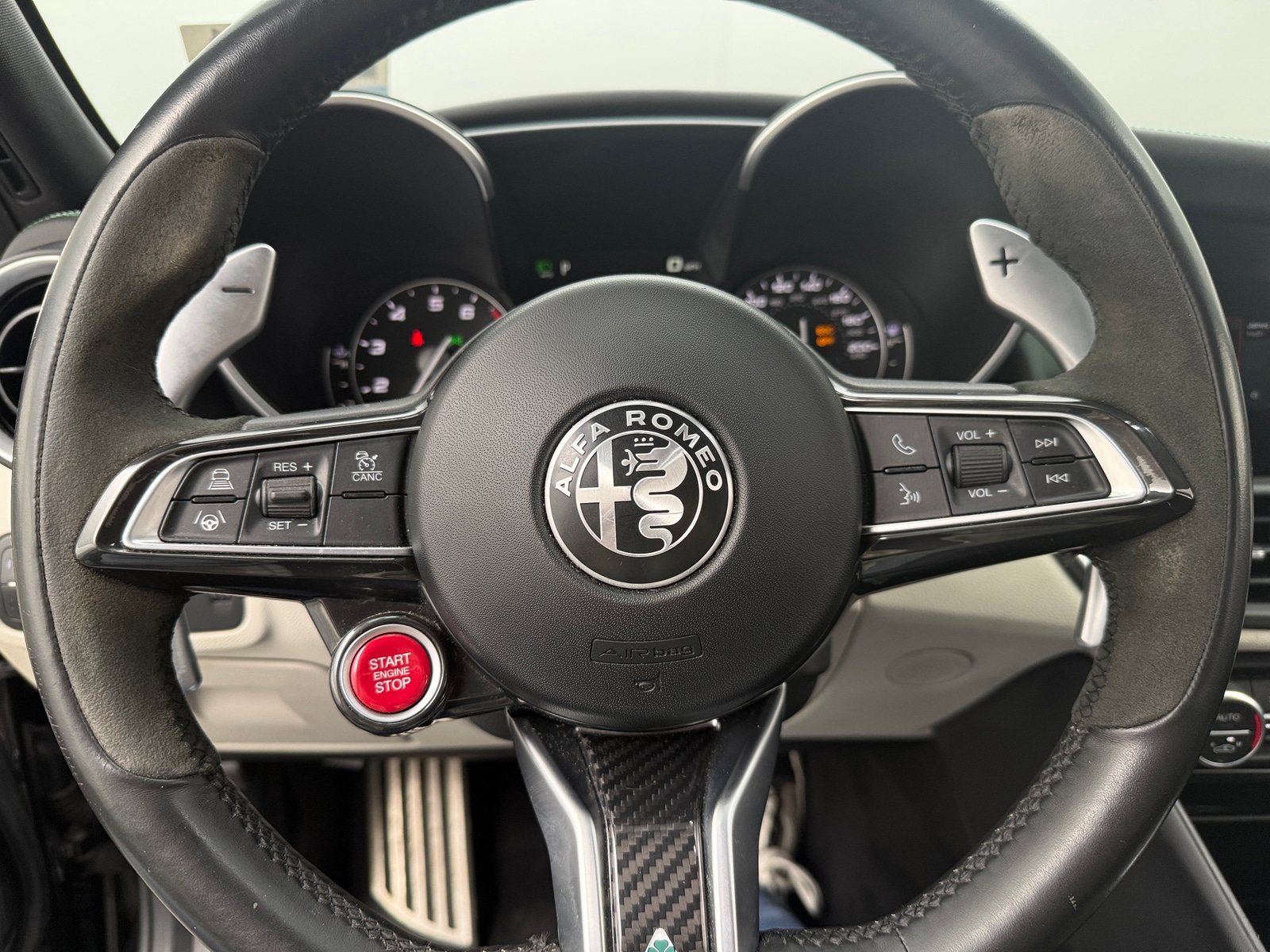 Thumbnail: 2020 Alfa Romeo Giulia - 4