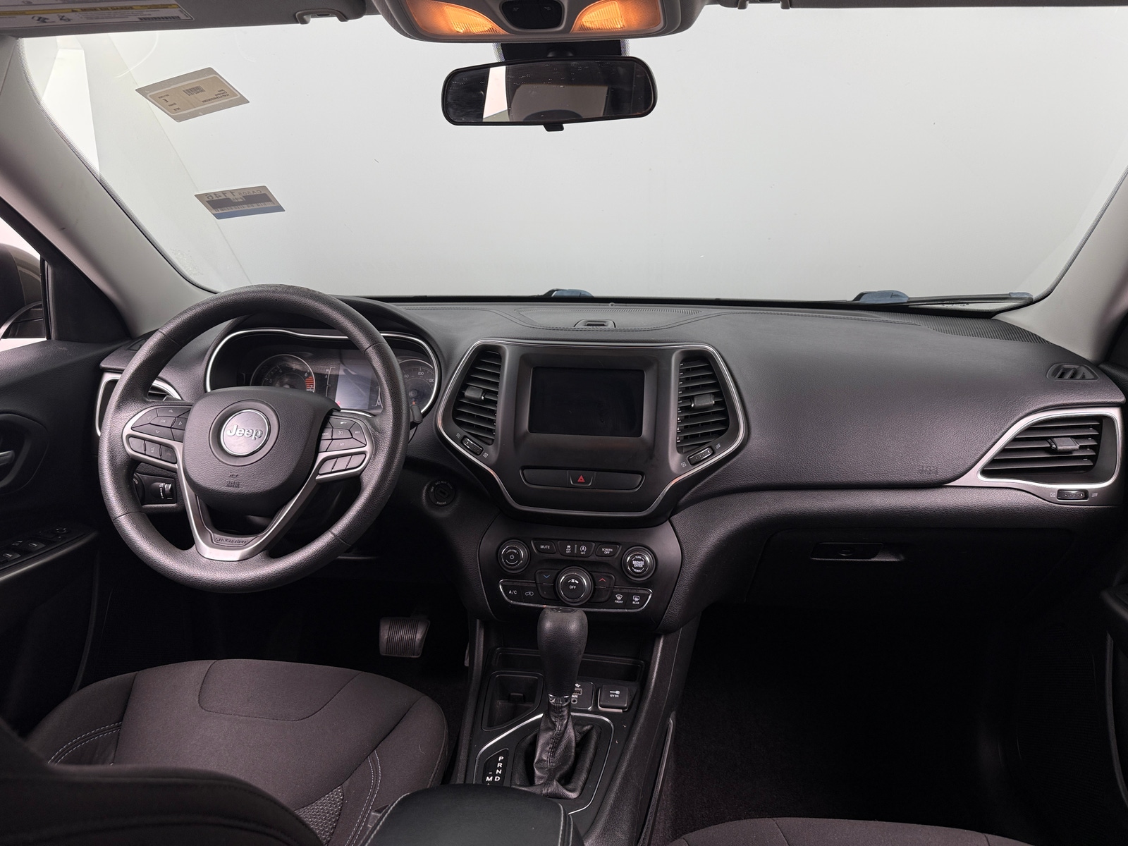 Thumbnail: 2019 Jeep Cherokee - 3