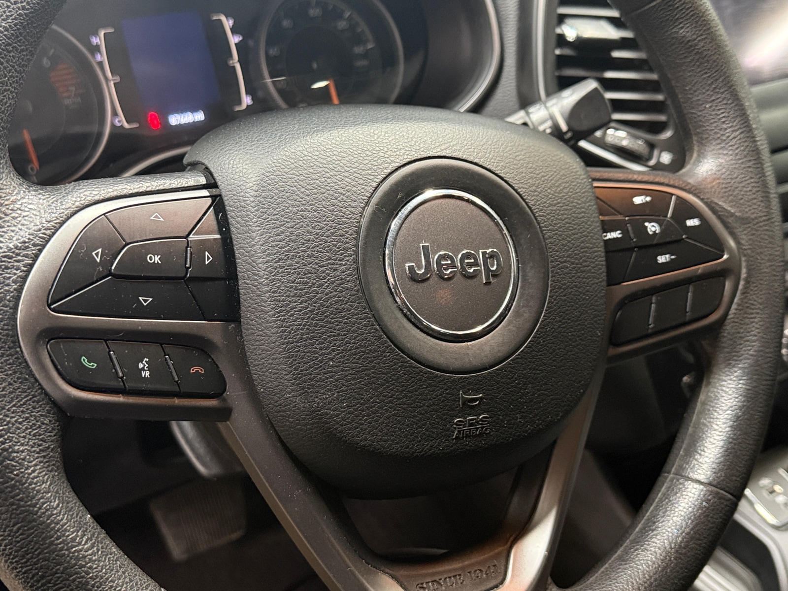 Thumbnail: 2019 Jeep Cherokee - 5